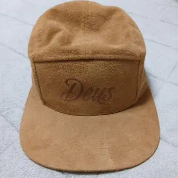Deus Ex Machina 브라운 캡