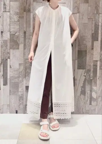 PLST 코튼 블렌드 레이스 헤임 프렌치 슬리브 원피스