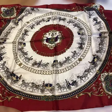 엘레강트한 마차 디자인 실크 100 스카프 (어머니 자택 보관품)