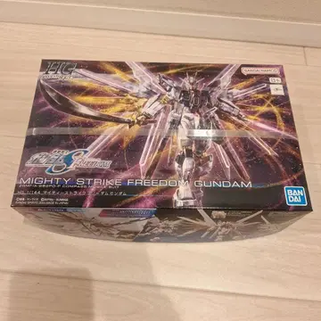 HG 마이티 스트라이크 프리덤 건담