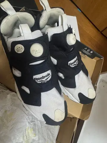 [ 레어 모델 ] Reebok 인스타펌프 퓨리 블랙/화이트