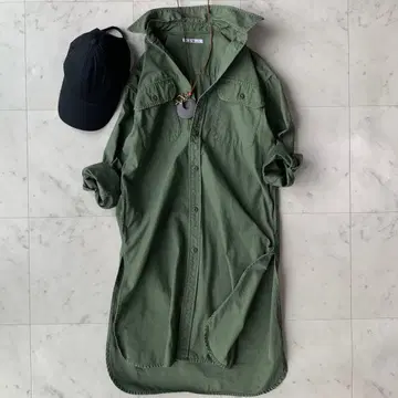 새상품급 저널 스탠다드 레리움 백 새틴 셔츠 원피스 카키