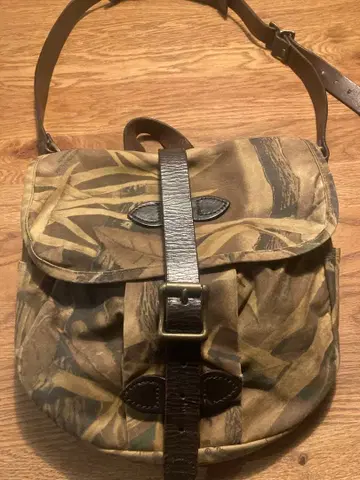 FILSON 카모플라쥬 숄더백