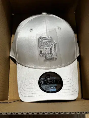 화이트 9FORTY 큐빅 야구 모자 SD