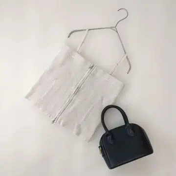 chico 뷔스티에 화이트 프론트 지퍼 새상품급 레이어드 트렌드 인기