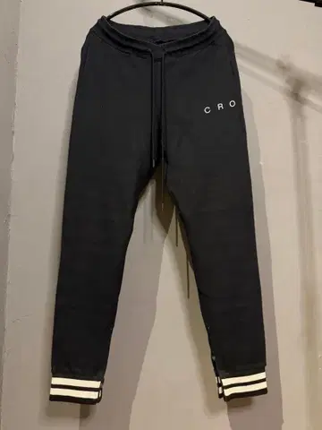 CRONOS 블랙 조거 팬츠 스트라이프 리브 크로노스