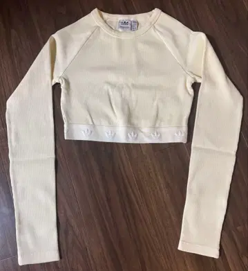 adidas 크롭 상의 M 사이즈 크림색 그레이 세트 판매 어패럴