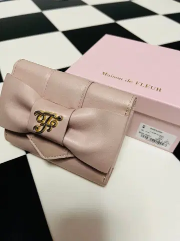 Maison de FLEUR 리본 지갑 박스 있음