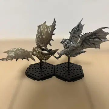 몬스터 헌터 피규어 스탠다드 모델 은 레우스, 금 레이아 세트