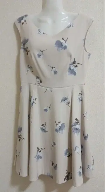 BE RADIANCE 슬리브리스 원피스 꽃무늬