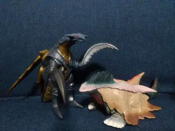 울트라 괴수 소프트 비닐 바지리스 스큐라 피규어 2개 세트