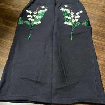 MUVEIL 은방울꽃 자수 스커트 36