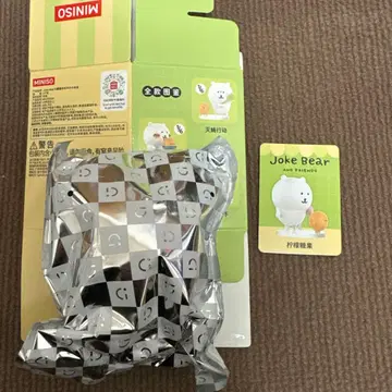 앉아있는 나가노의 곰 피규어