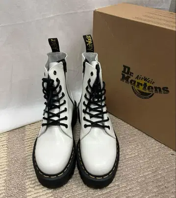 닥터 마틴 화이트 통굽 부츠