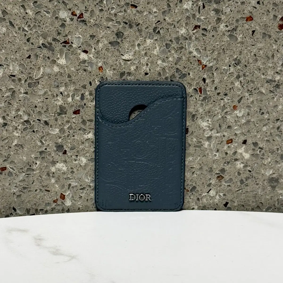 Full version] Dior x Kaws Magnetic MaxSafe Card Wallet | Bunjang 