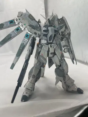 한정수량 RG 하이뉴 건담 완성품