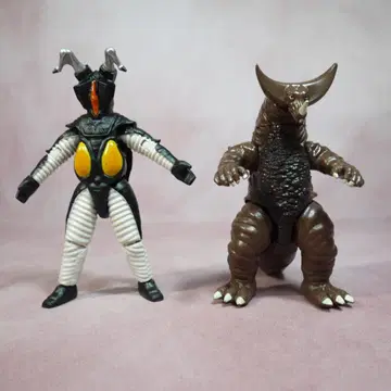 울트라 액션 피규어 제튼+고모라