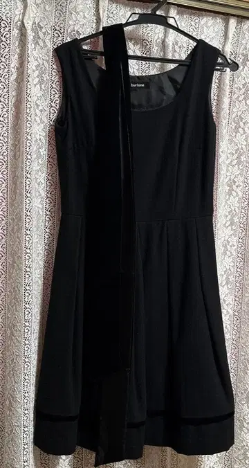 블랙 슬리브리스 A라인 튜닉