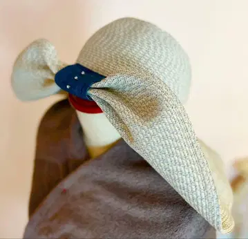 커다란 리본 밀짚모자