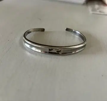 실버 오픈 뱅글 컷 아웃 디자인 실버 925 각인 있음