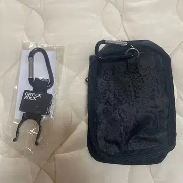ONE OK ROCK 키링과 파우치 세트