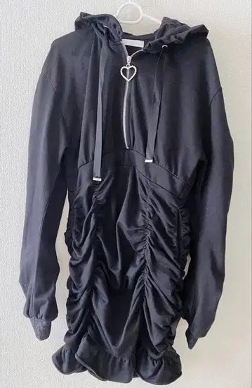 디어마이러브 하트스터드 개더 쭈리 원피스