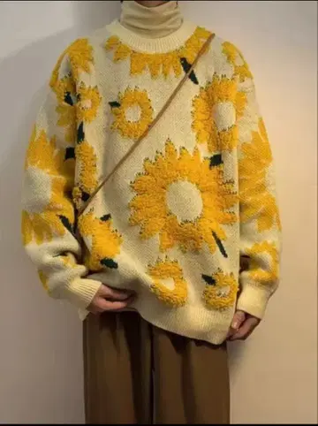 해바라기 무늬 오버 사이즈 니트 스웨터