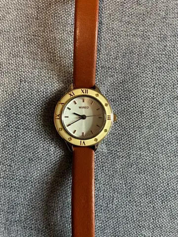 WIRED 아날로그 손목시계 브라운 가죽