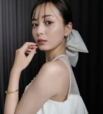 [ anuans ] 빈티지 새틴 스퀘어 스크런치/White