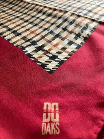 DAKS 빨간색 체크 무늬 실크 스카프