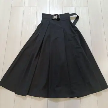 스나이델 바리에 스커트 턱 블랙 벨트