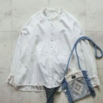 아틀리에 두 사봉 긴팔 블라우스 프릴 핀턱 밴드 카라 화이트 루즈핏