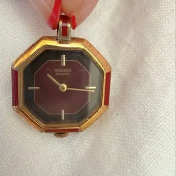 SEIKO 펜던트 워치 2320-6820 빨간색과 금색 팔각형 손목시계
