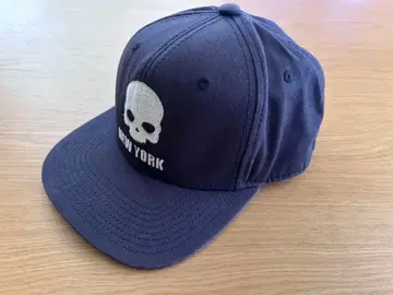 하이드로겐 네이비 캡 스컬 자수