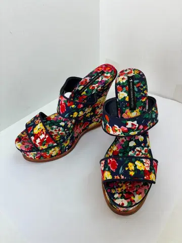 (L03594)트루 바이 마리코 오이카와 웨지솔 샌들 플라워 38