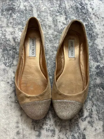 JIMMY CHOO 베이지 글리터 플랫슈즈