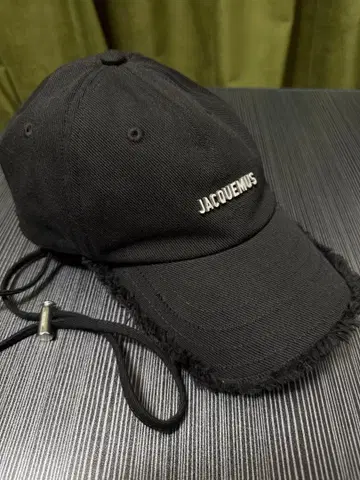 JACQUEMUS 블랙 캡 프린지