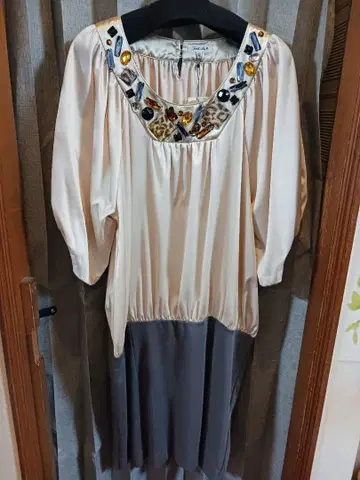 나이가이 이무 비쥬가 달린 원피스 미사용 새상품