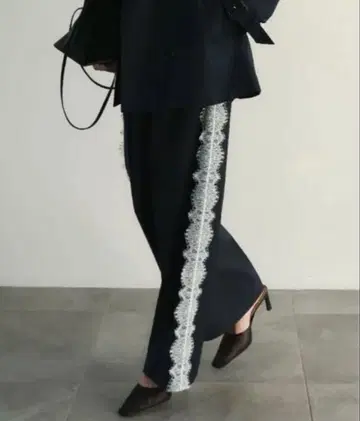 [ anuans ] 레이스 트리밍 턱 팬츠