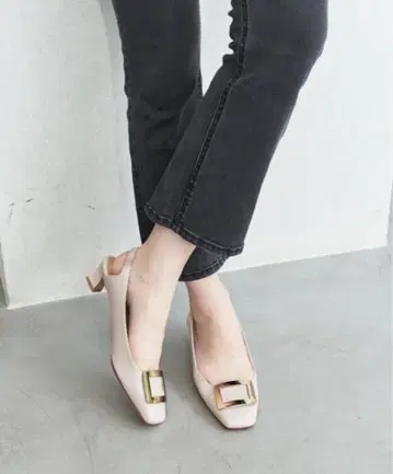 LE TALON 루탈론 펌프스 스트랩 베이지 계열 23.5cm