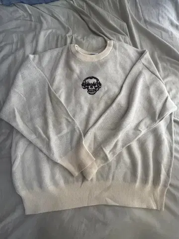 YOUNGER SONG 스컬 니트 스웨터