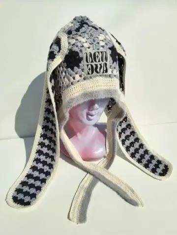 NEWAVE 뉴웨이브 토끼 귀 니트 모자