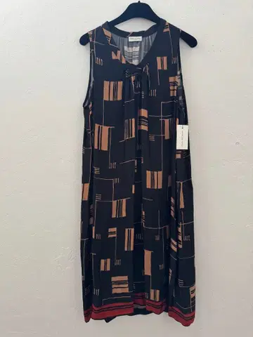 드리스 반 노튼 슬리브리스 무릎 기장 원피스 36