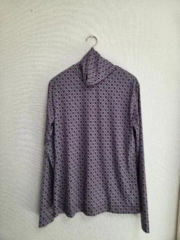 드리스반노튼 긴팔 하이넥 상의