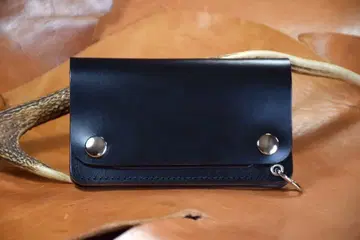 Horween사 크롬엑셀 트래커 지갑 미들 사이즈 블랙 차심