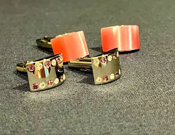 스톤 부착 핑크 계열 커프스 링크 세트