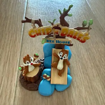 디즈니 미니어처 피규어 컬렉션 간판 칩과 데일 트리 하우스