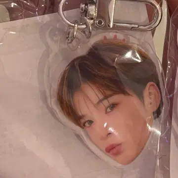 TREASURE 캡슐 토이 얼굴 아크릴 키링 아사히