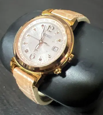 [정크제품] 여성용 손목시계 SEIKO 루키아 1B25-0AE0