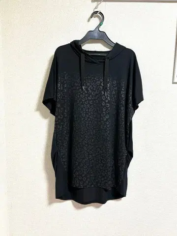 ARTISAN 아티산 애니멀 무늬 후드티